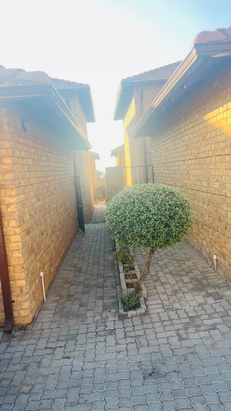 3 Bedroom Property for Sale in Kosmosdal Gauteng