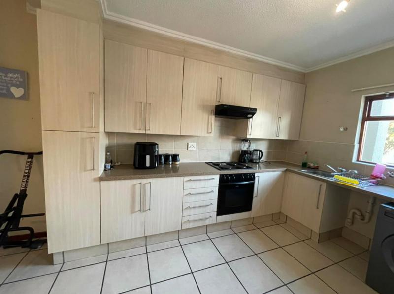 To Let 2 Bedroom Property for Rent in Beverley Gauteng