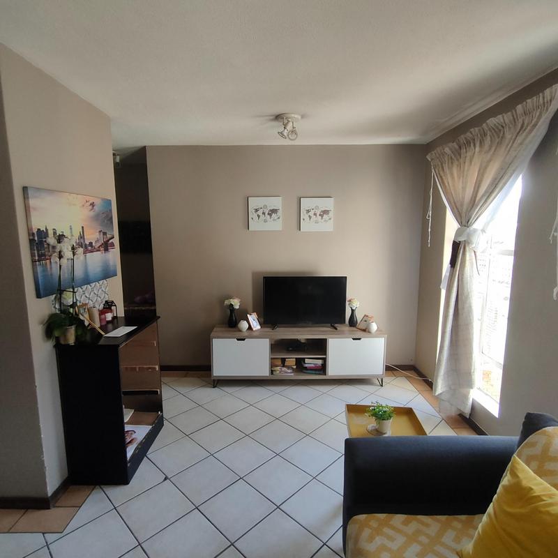 To Let 2 Bedroom Property for Rent in Die Hoewes Gauteng