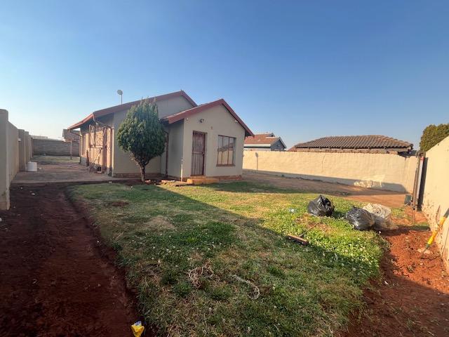 To Let 3 Bedroom Property for Rent in Villa Liza Gauteng
