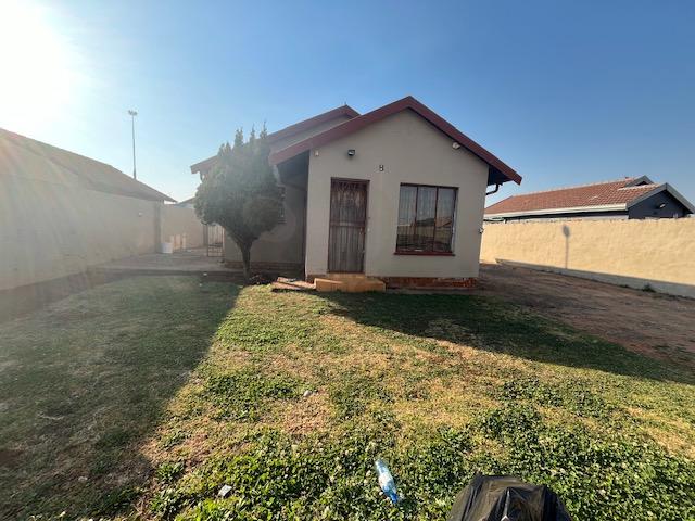 To Let 3 Bedroom Property for Rent in Villa Liza Gauteng