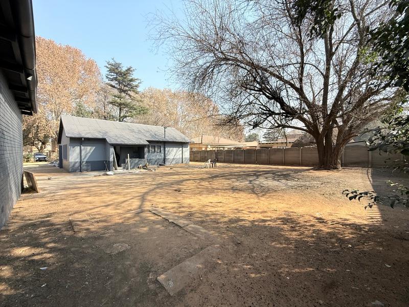 8 Bedroom Property for Sale in Vanderbijlpark Cw 6 Gauteng