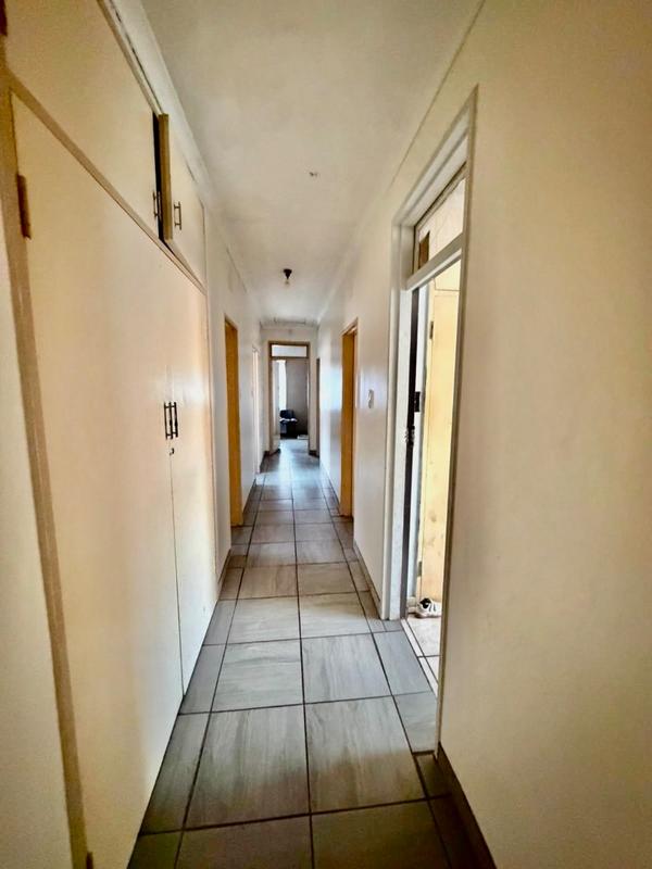 5 Bedroom Property for Sale in Vanderbijlpark SE 6 Gauteng