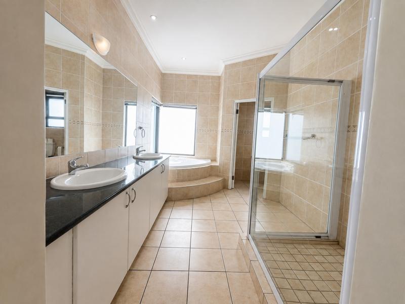 To Let 4 Bedroom Property for Rent in Silver Lakes Gauteng