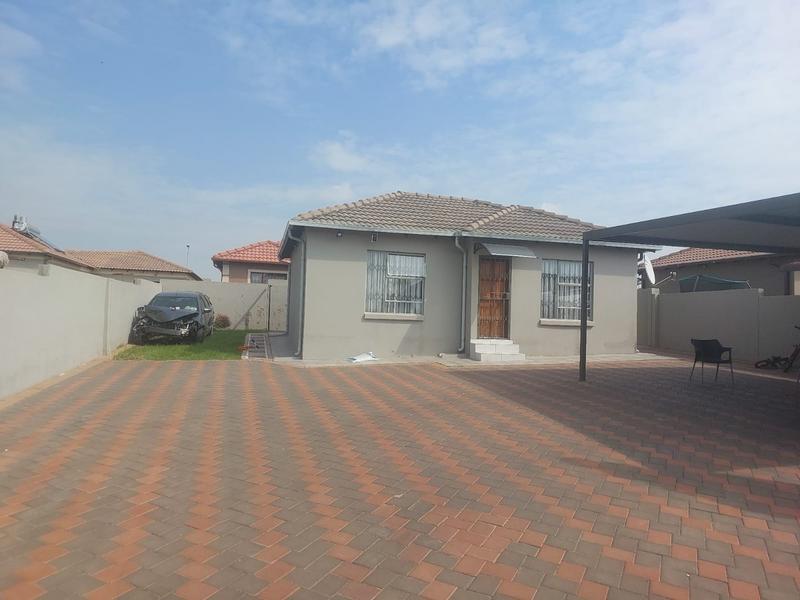 2 Bedroom Property for Sale in Blue Hills Gauteng