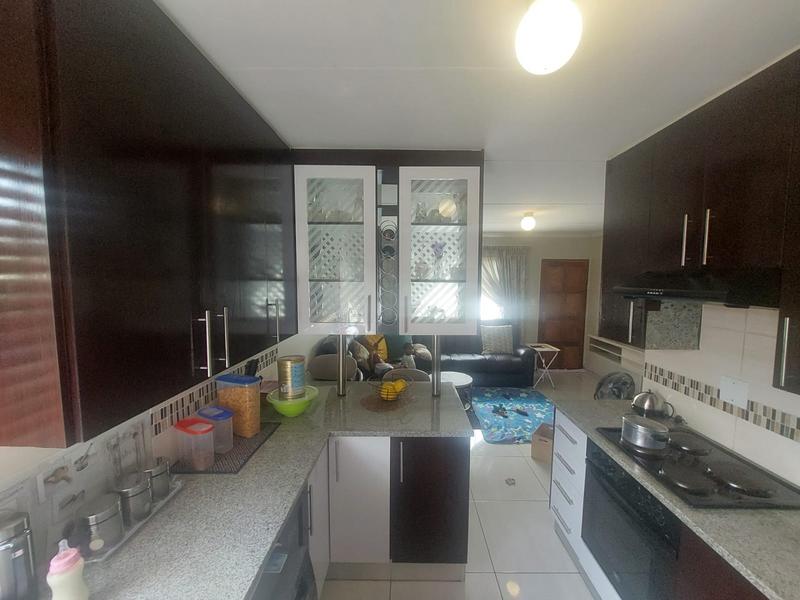 2 Bedroom Property for Sale in Blue Hills Gauteng