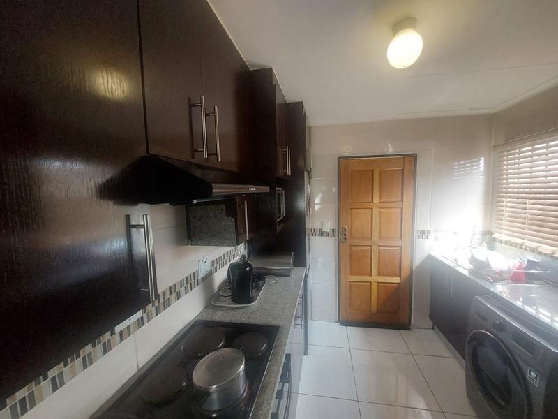 2 Bedroom Property for Sale in Blue Hills Gauteng