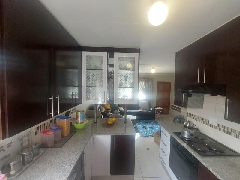 2 Bedroom Property for Sale in Blue Hills Gauteng