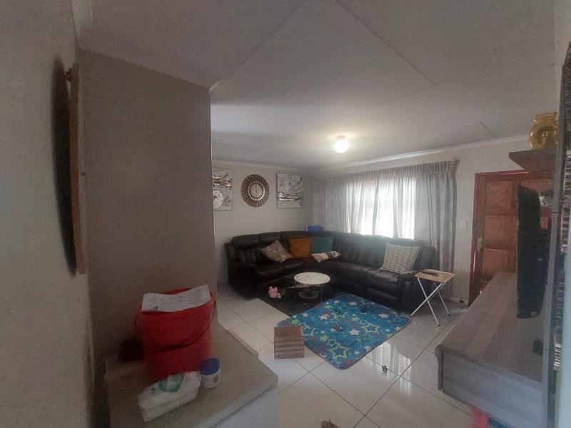 2 Bedroom Property for Sale in Blue Hills Gauteng