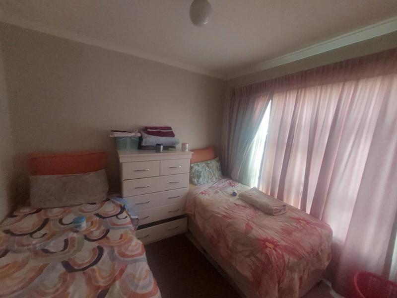 2 Bedroom Property for Sale in Blue Hills Gauteng