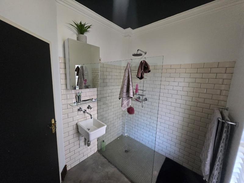 To Let 1 Bedroom Property for Rent in Saxonwold Gauteng