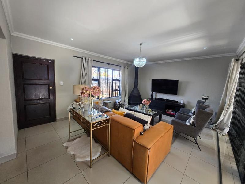 To Let 5 Bedroom Property for Rent in Weltevreden Park Gauteng