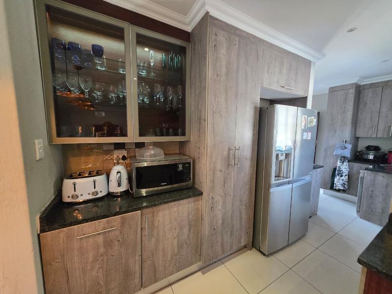 To Let 5 Bedroom Property for Rent in Weltevreden Park Gauteng