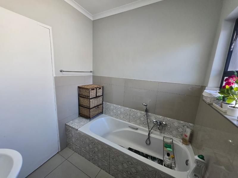 To Let 5 Bedroom Property for Rent in Weltevreden Park Gauteng