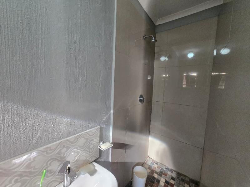 To Let 5 Bedroom Property for Rent in Weltevreden Park Gauteng