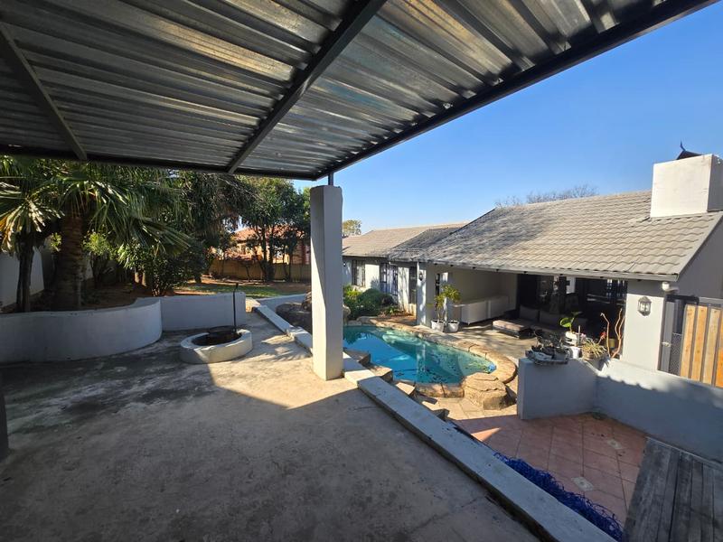 To Let 5 Bedroom Property for Rent in Weltevreden Park Gauteng