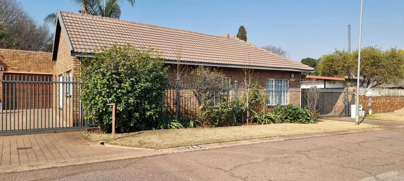 5 Bedroom Property for Sale in Wierda Park Gauteng