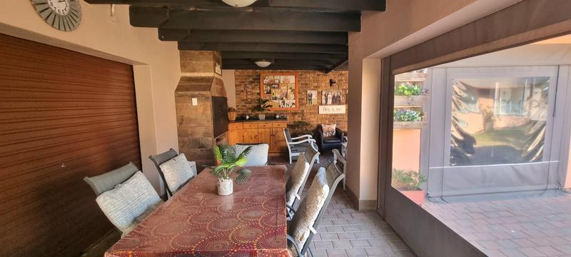 5 Bedroom Property for Sale in Wierda Park Gauteng