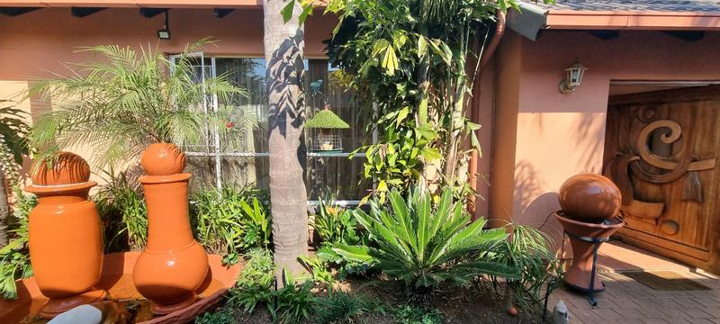 5 Bedroom Property for Sale in Wierda Park Gauteng