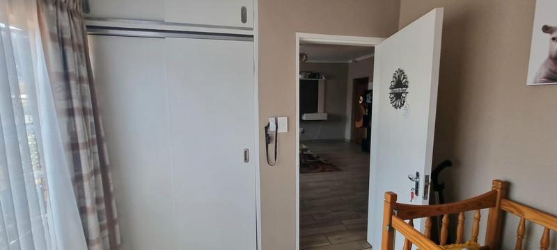 5 Bedroom Property for Sale in Wierda Park Gauteng