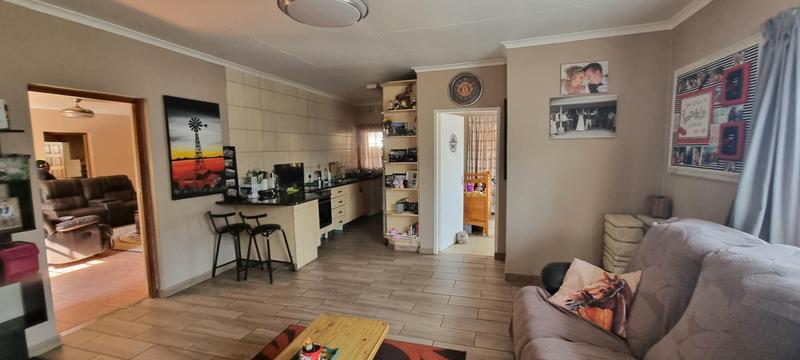 5 Bedroom Property for Sale in Wierda Park Gauteng