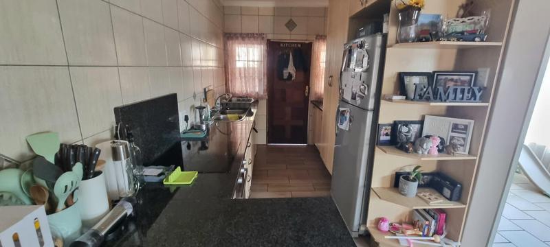 5 Bedroom Property for Sale in Wierda Park Gauteng