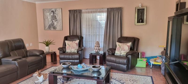 5 Bedroom Property for Sale in Wierda Park Gauteng