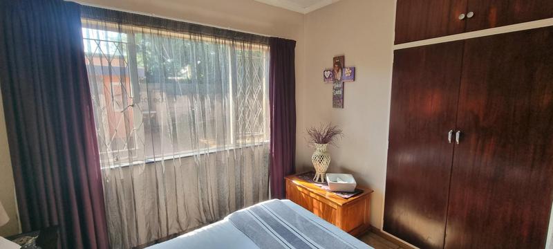 5 Bedroom Property for Sale in Wierda Park Gauteng