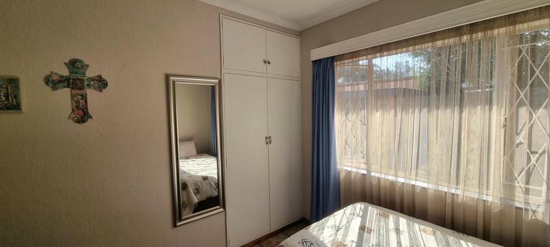 5 Bedroom Property for Sale in Wierda Park Gauteng