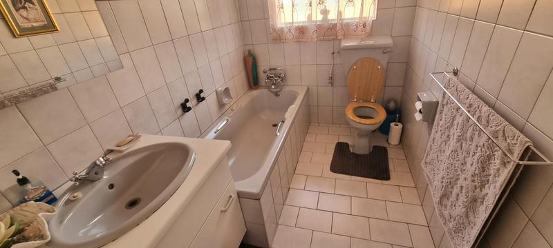 5 Bedroom Property for Sale in Wierda Park Gauteng