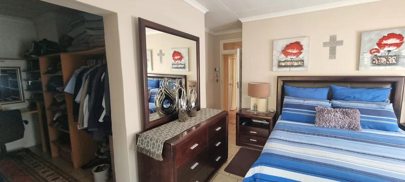 5 Bedroom Property for Sale in Wierda Park Gauteng
