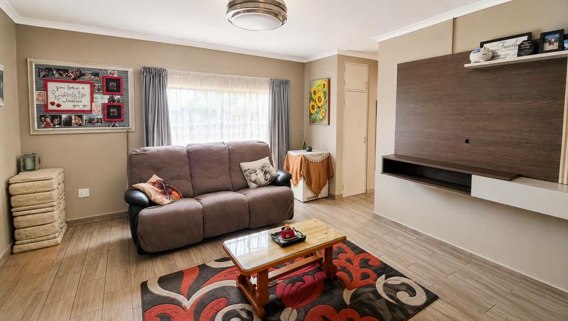 5 Bedroom Property for Sale in Wierda Park Gauteng