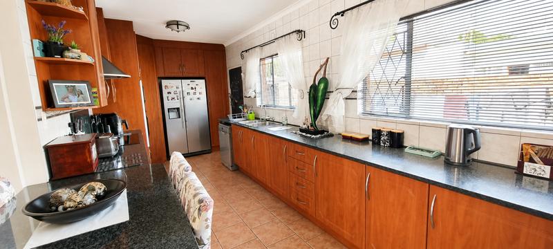 5 Bedroom Property for Sale in Wierda Park Gauteng