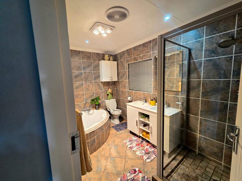 3 Bedroom Property for Sale in Amberfield Gauteng