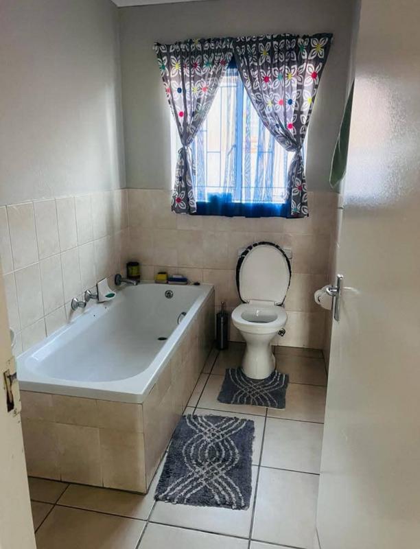 2 Bedroom Property for Sale in Kosmosdal Gauteng