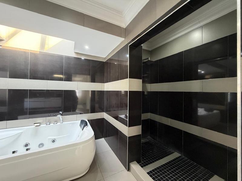 6 Bedroom Property for Sale in Blue Valley Golf Estate Gauteng