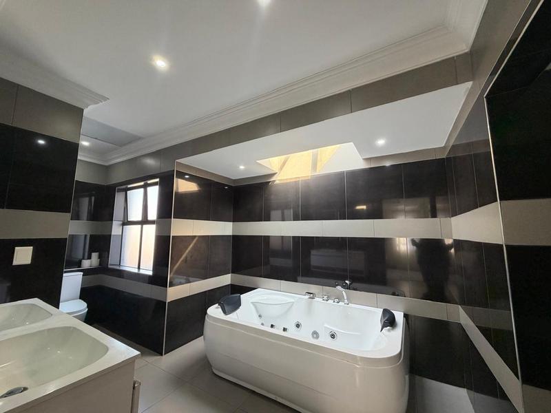 6 Bedroom Property for Sale in Blue Valley Golf Estate Gauteng