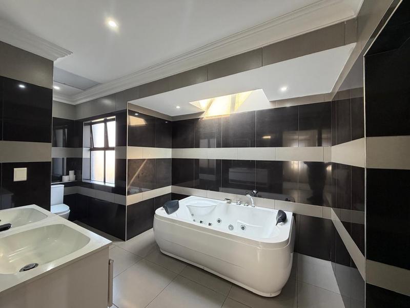 6 Bedroom Property for Sale in Blue Valley Golf Estate Gauteng