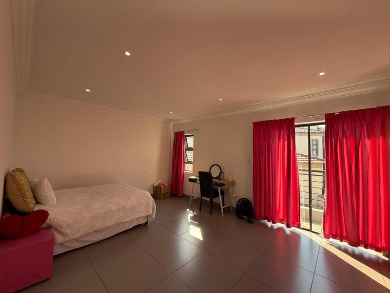 6 Bedroom Property for Sale in Blue Valley Golf Estate Gauteng