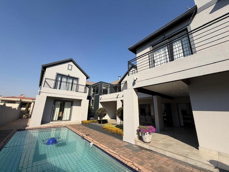 6 Bedroom Property for Sale in Blue Valley Golf Estate Gauteng