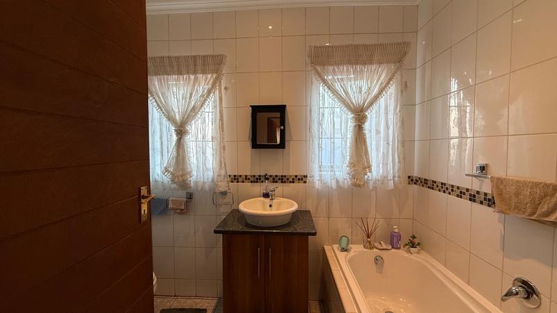 3 Bedroom Property for Sale in Thatch Hill Estate Gauteng
