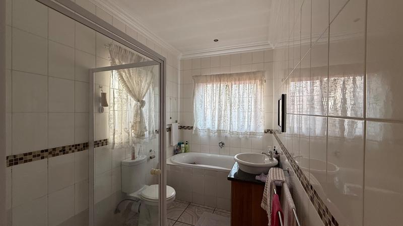 3 Bedroom Property for Sale in Thatch Hill Estate Gauteng