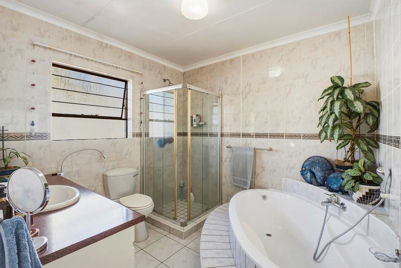 4 Bedroom Property for Sale in Garsfontein Ext 11 Gauteng
