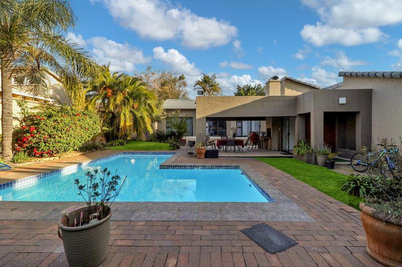 To Let 4 Bedroom Property for Rent in Fourways Gardens Gauteng