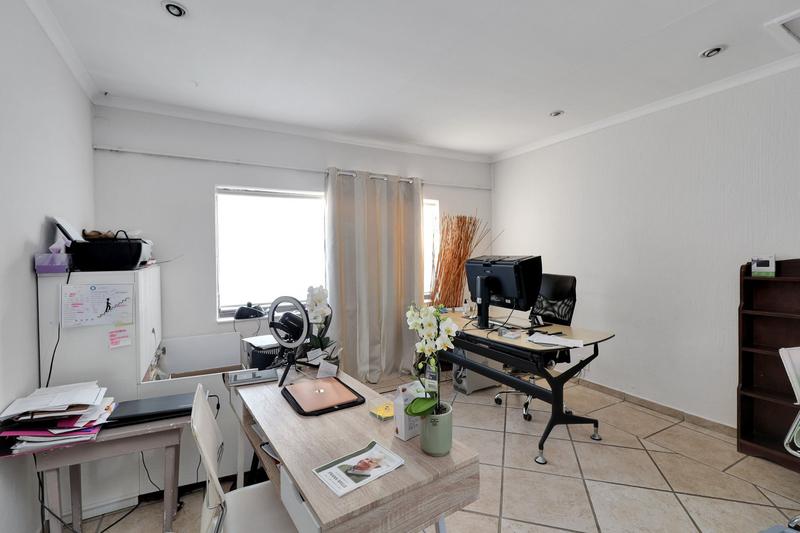 To Let 4 Bedroom Property for Rent in Fourways Gardens Gauteng