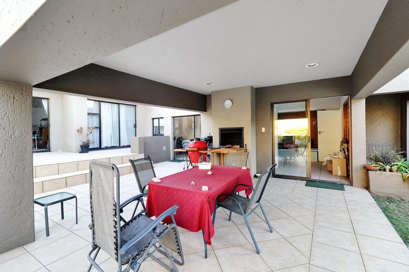 To Let 4 Bedroom Property for Rent in Fourways Gardens Gauteng