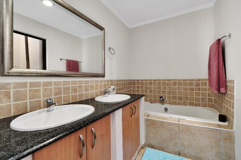 To Let 4 Bedroom Property for Rent in Fourways Gardens Gauteng