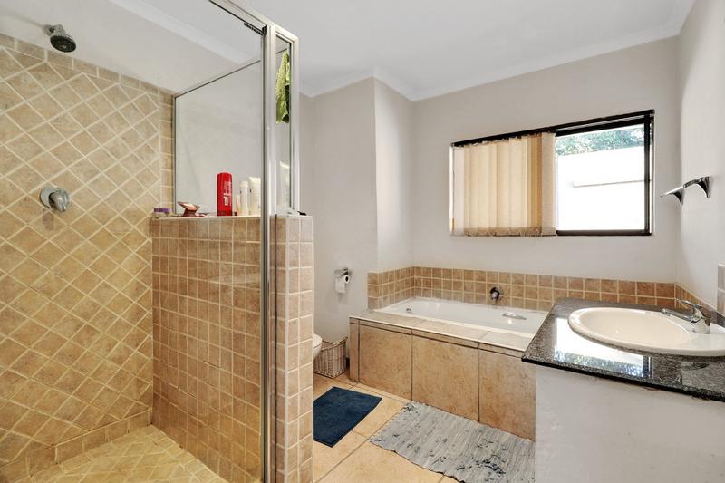 To Let 4 Bedroom Property for Rent in Fourways Gardens Gauteng