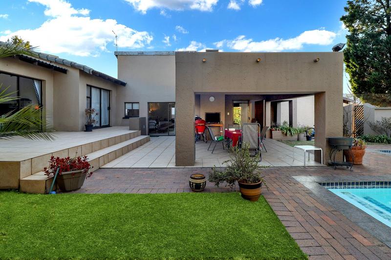 To Let 4 Bedroom Property for Rent in Fourways Gardens Gauteng