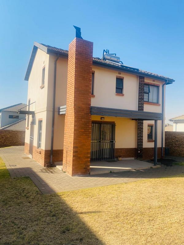 4 Bedroom Property for Sale in Clayville Gauteng